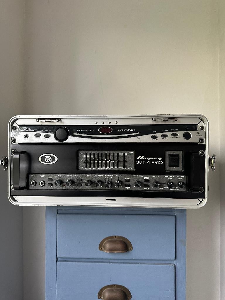 Ampeg SVT-4 Pro basversterker + rack + tuner – USA made, Ophalen of Verzenden, Gebruikt, Basgitaar, 100 watt of meer