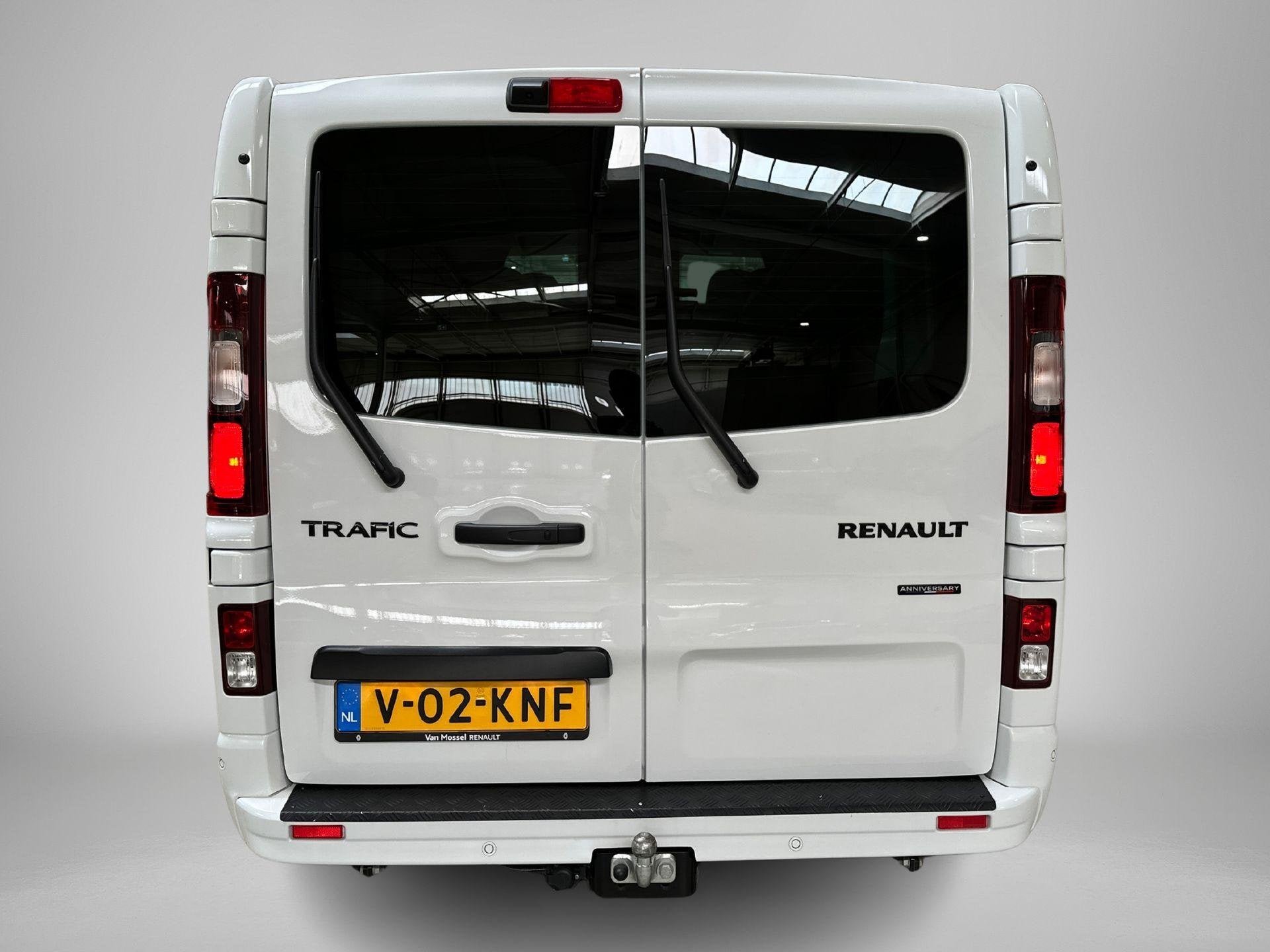 Renault Trafic 2.0 Blue dCi 170 T30 L2H1 Extra Annivesary Ed, Stof, Euro 6, 4 cilinders, Renault