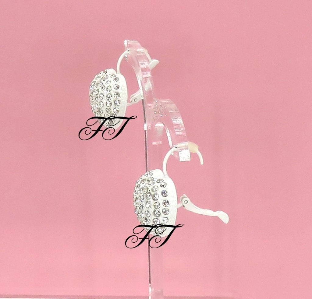 Zeer mooie witte hartjes oorbellen met strass steentjes., Sieraden, Tassen en Uiterlijk, Oorbellen, Overige materialen, Hangers