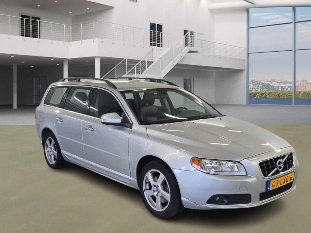 Volvo V70 2.0T Momentum Automaat Cruise Trekhaak, 4 cilinders, 1558 kg, 93 €/maand, 203 pk
