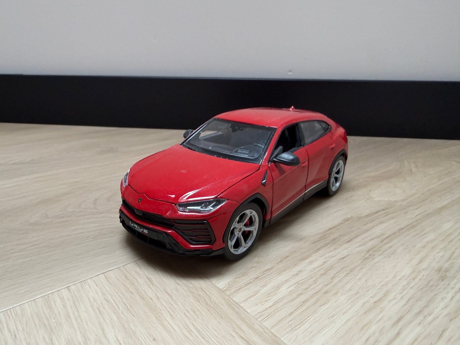 Welly Lamborghini Urus Rood 1:24, Ophalen of Verzenden, Zo goed als nieuw, Welly