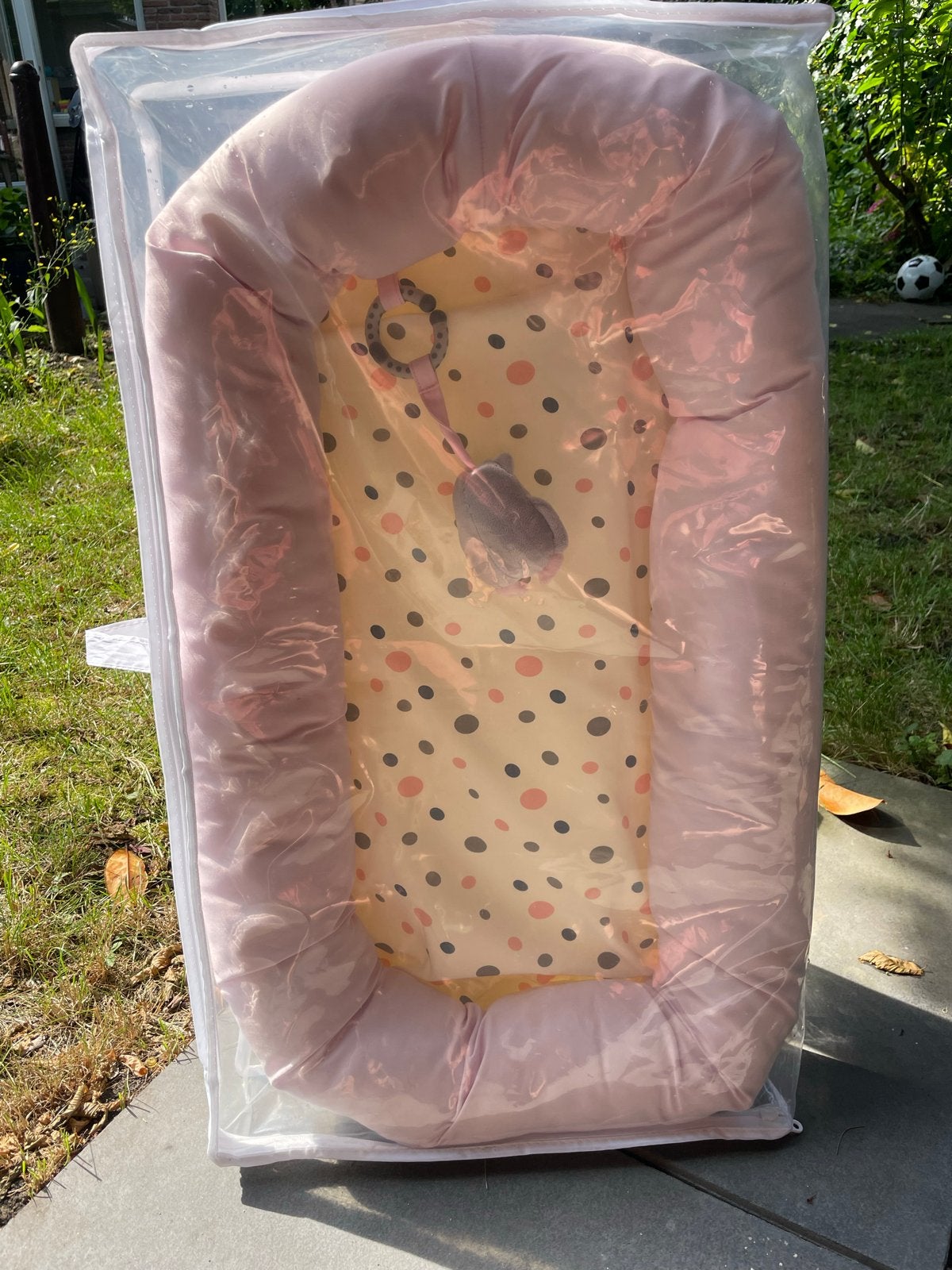 Babynestje roze met stippen en speeltje, Ophalen of Verzenden, Nieuw, Overige typen