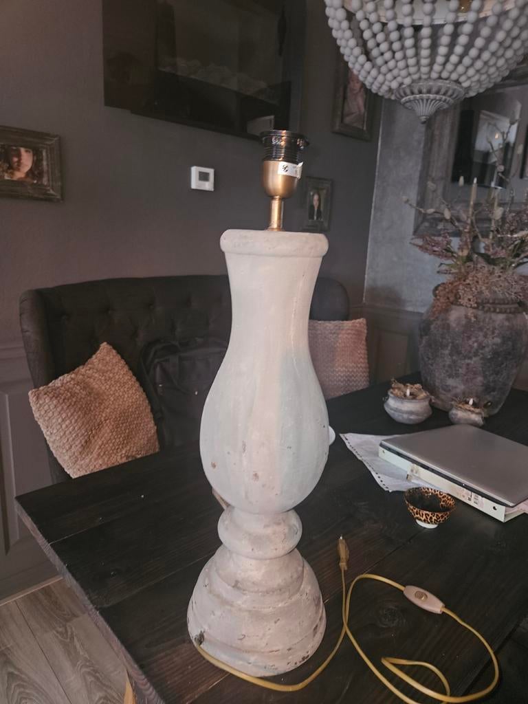 Mooie stoer en sober tafellamp, Ophalen