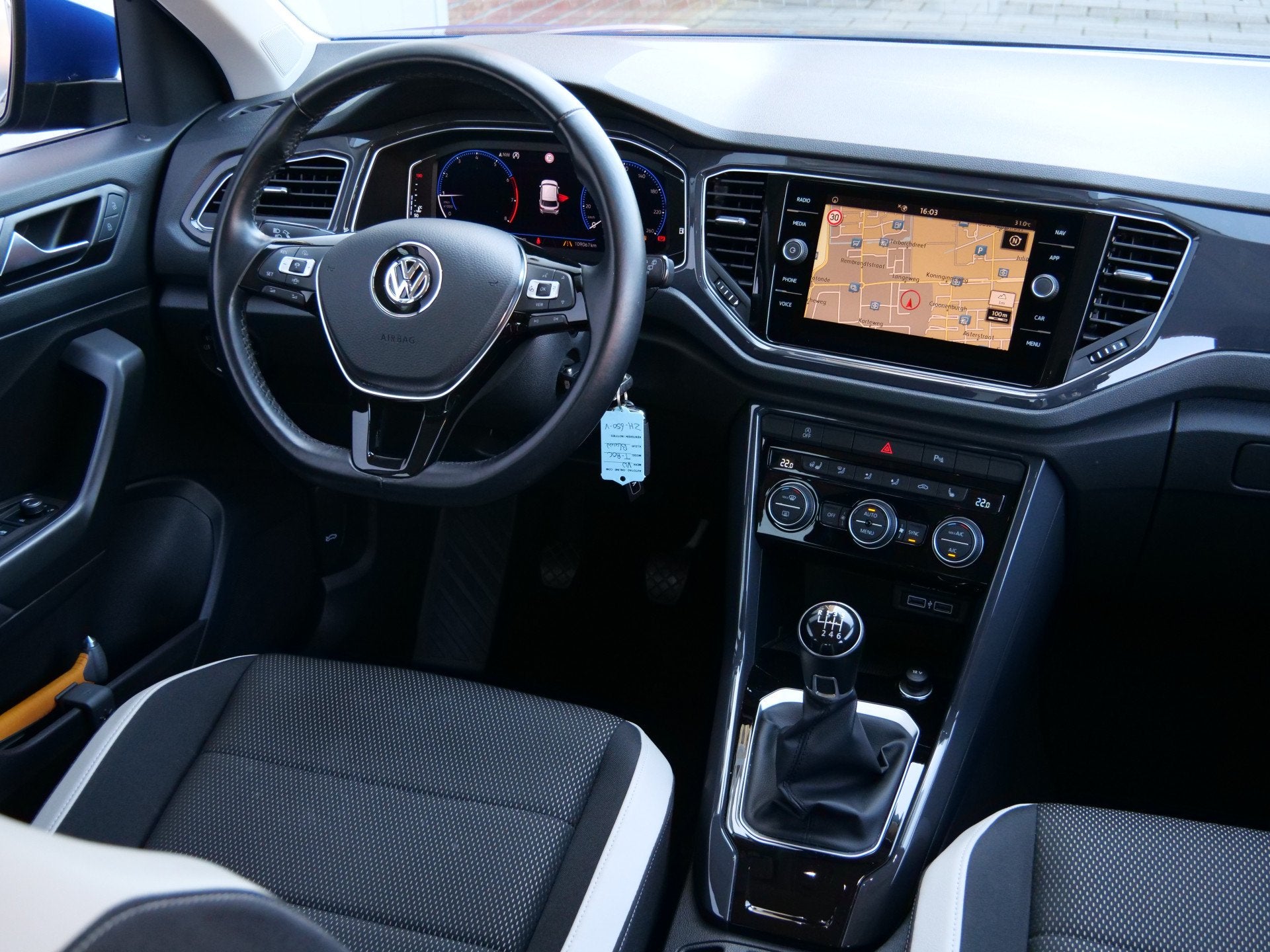 Volkswagen T-Roc 1.5 TSI Sport 150 PK Navi / DAB / Apple Car, Auto's, Volkswagen, Voorwielaandrijving, Stof, 4 cilinders, 150 pk