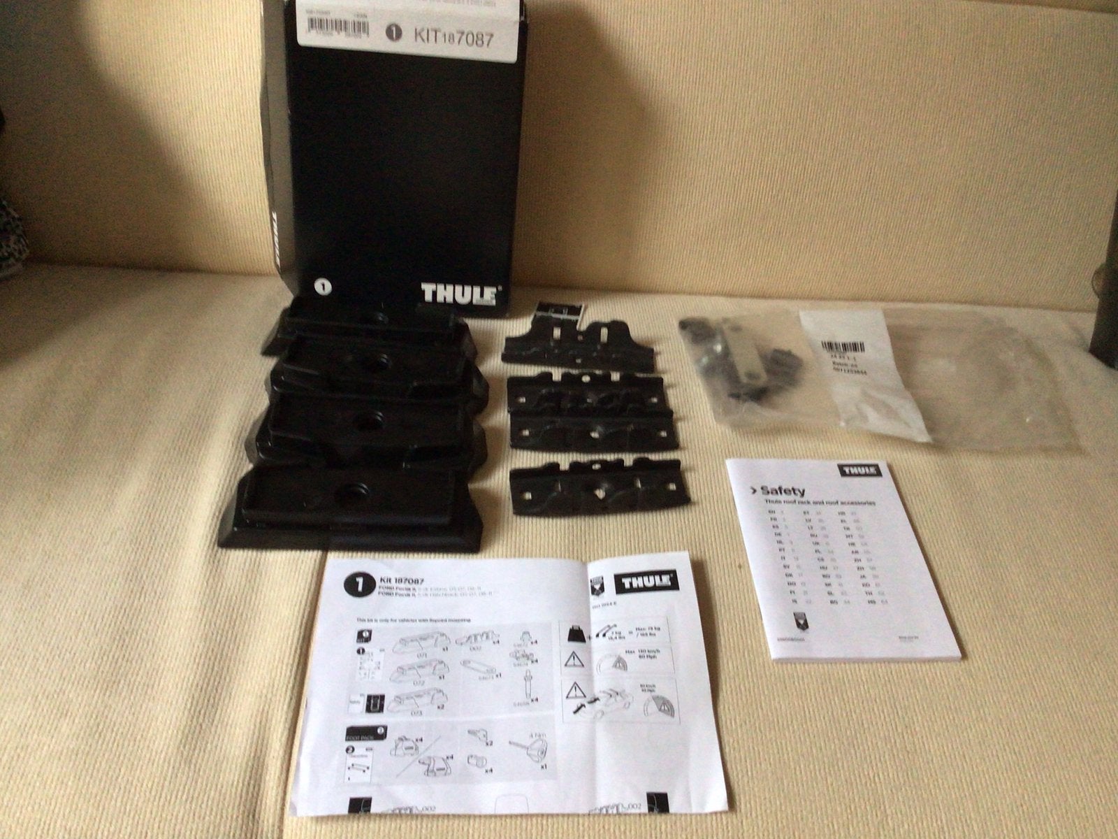 Thule kitset 187087 NIEUW. Voor bevestigen van dakdragers, Auto diversen, Dakdragers, Ophalen of Verzenden, Nieuw