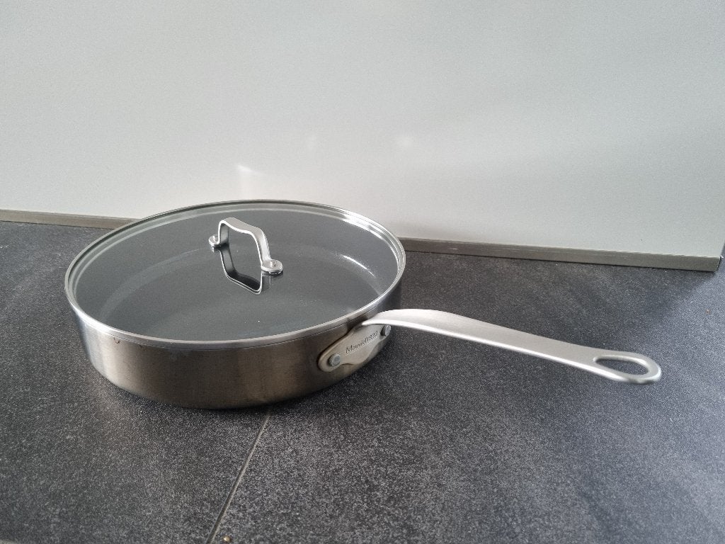 Mauviel 1830 - Hapjespan met Glazen Deksel | Ø 28 cm | RVS, PFAS-vrij, Ophalen of Verzenden, Zo goed als nieuw, Sauteerpan
