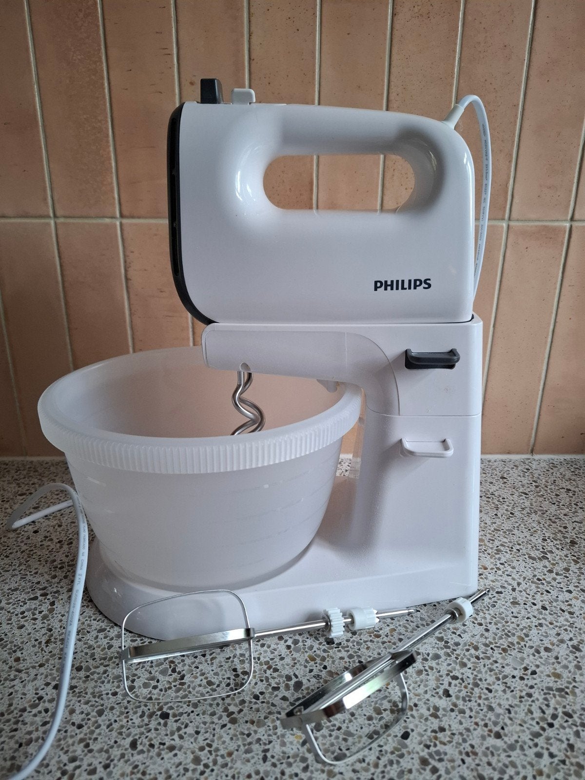 Philips HR3745/00 Handmixer met mengkom en accessoires, 2 tot 3 liter, Ophalen of Verzenden, Gebruikt, 3 snelheden of meer