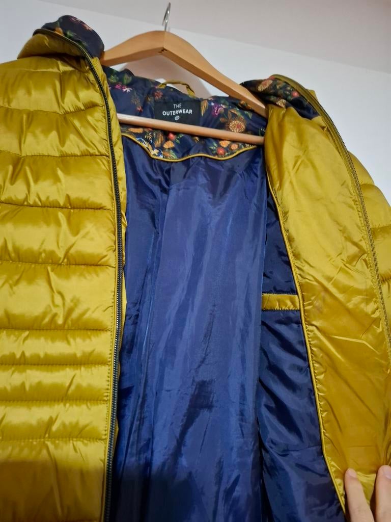 Gele gewatteerde jas met bloemenprint voering, Kleding | Dames, Jassen | Winter, Maat 38/40 (M), The Outerwear, Geel, Ophalen of Verzenden