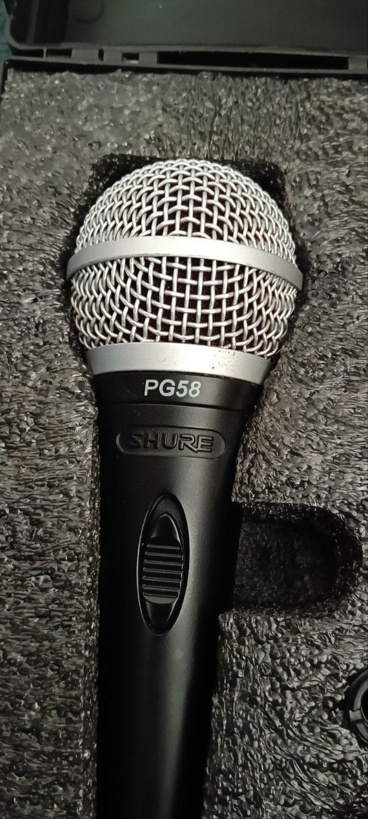 Shure PG58 Microfoon met Beschermdoos - Zo goed als nieuw, Ophalen of Verzenden
