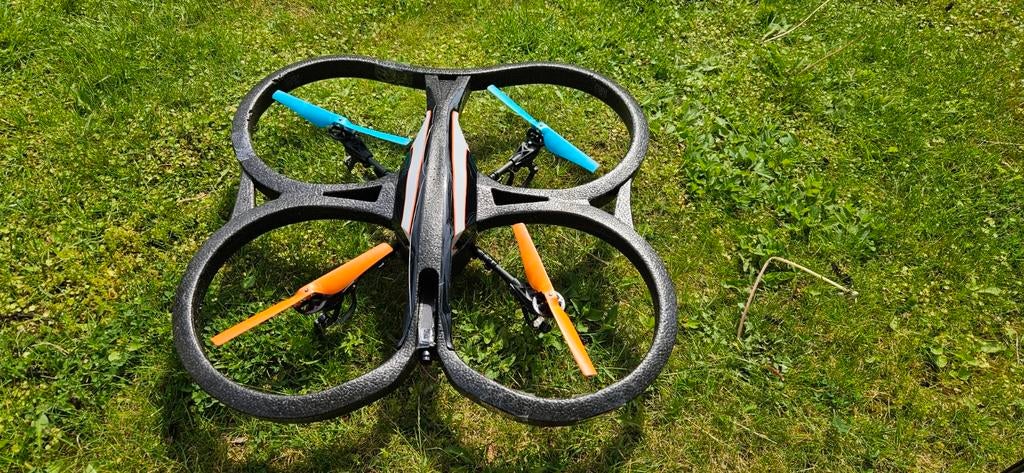 Ar drone 2.0 parrot inclusief telefoon met werkende app., RTF (Ready to Fly), Gebruikt, Quadcopter of Multicopter, Ophalen