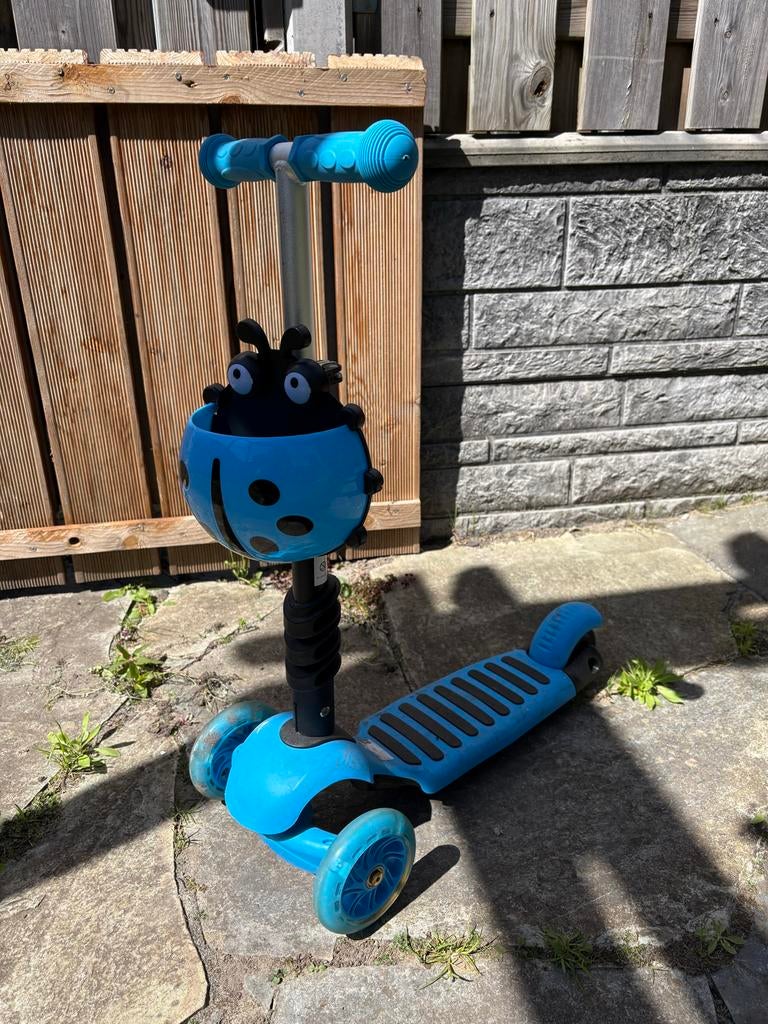 Blauwe kinderstep met lieveheersbeestje mandje, Ophalen, Gebruikt, Gewone step