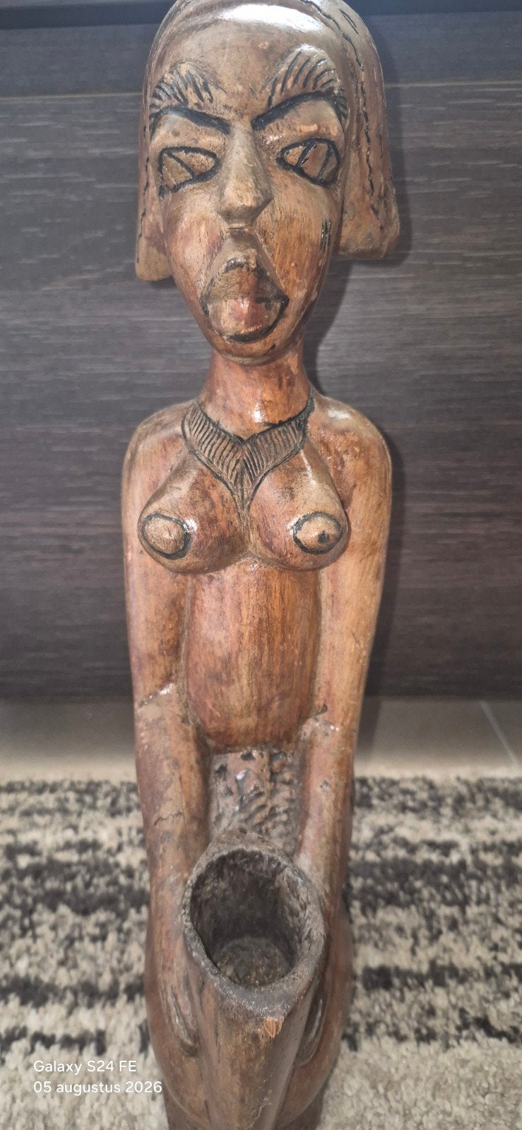 Houten Afrikaans beeld - Vrouw met kom, Hout, Bruin, Afrika, Ophalen of Verzenden