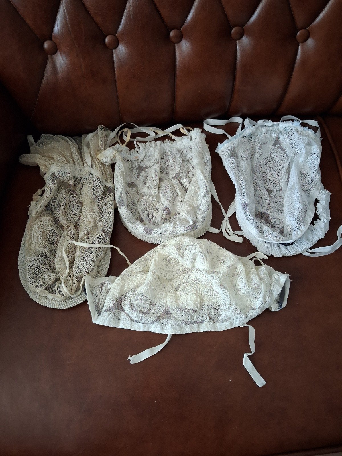 Knipmutsen bollen, van Klederdracht mutsen, Ophalen of Verzenden