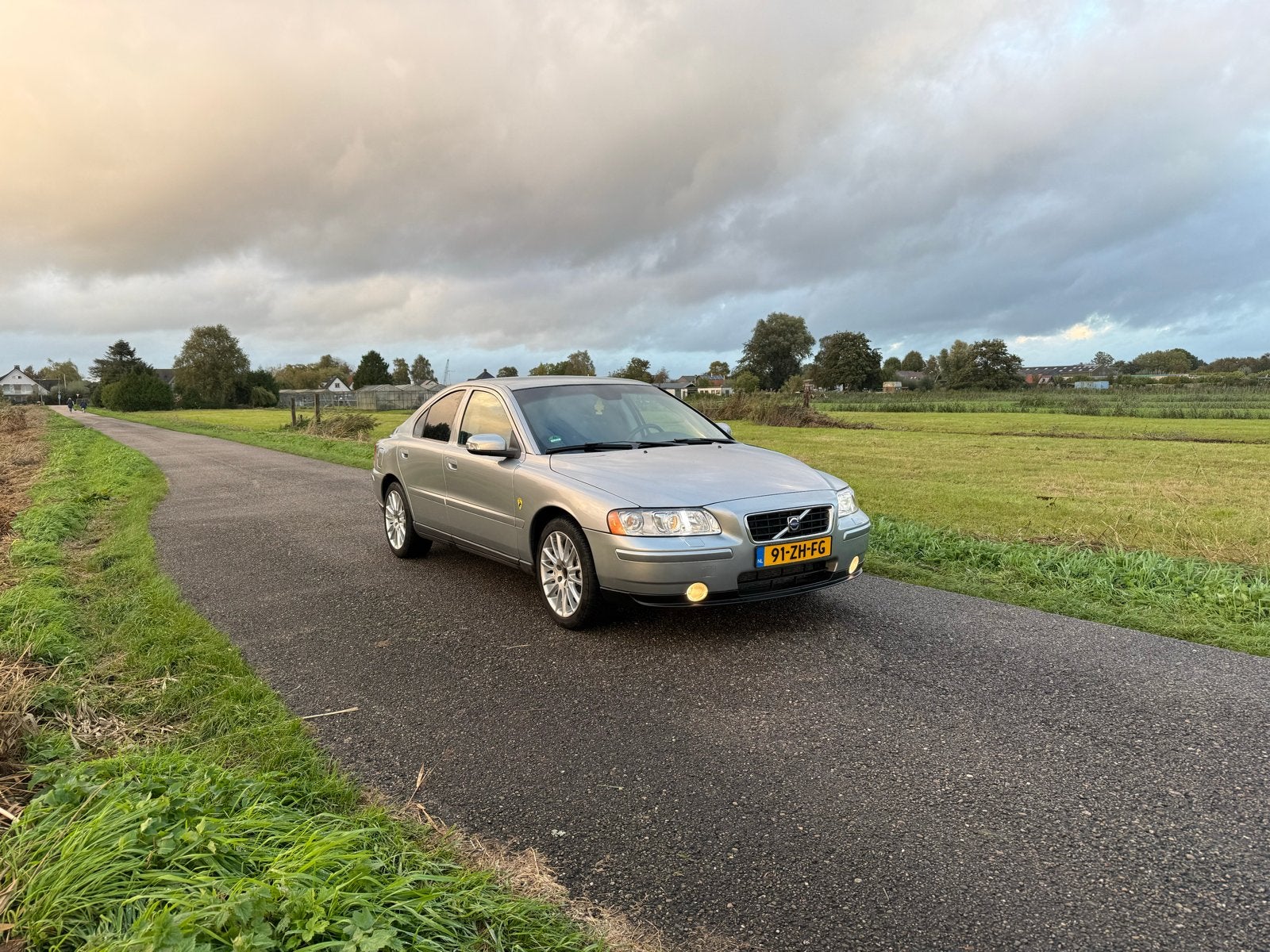 Volvo S60 2.4 140PK AUT 2008 zilver, Zwart, S60, 75 €/maand, 2435 cc