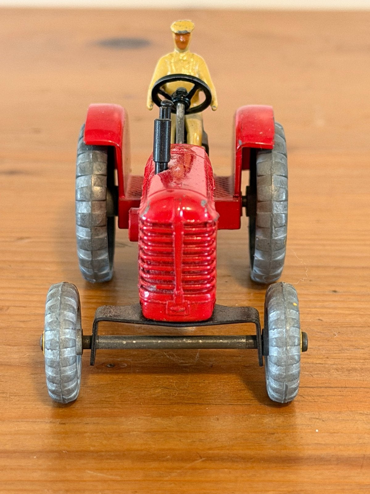 Dinky Toys 27a Massey-Harris Tractor –compleet met chauffeur, Ophalen of Verzenden, Zo goed als nieuw, Tractor of Landbouw, Dinky Toys
