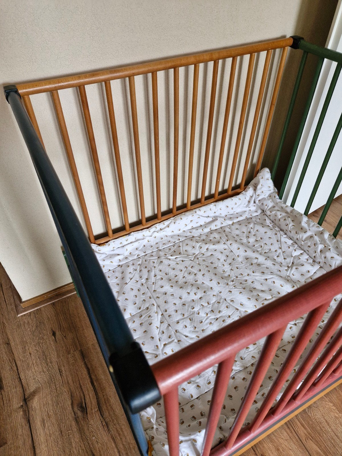 Foto 4 van Kleurrijke kinderbox met boxkleed en praktische lade