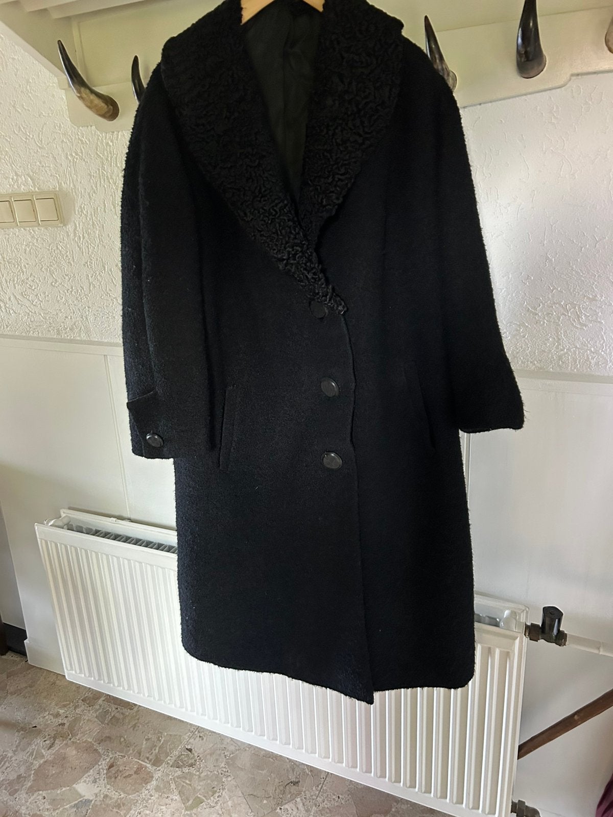 WARME DAMESJAS MET ECHTE PERSIANER KRAAG, Kleding | Dames, Ophalen of Verzenden, Zo goed als nieuw, Maat 42/44 (L), Zwart