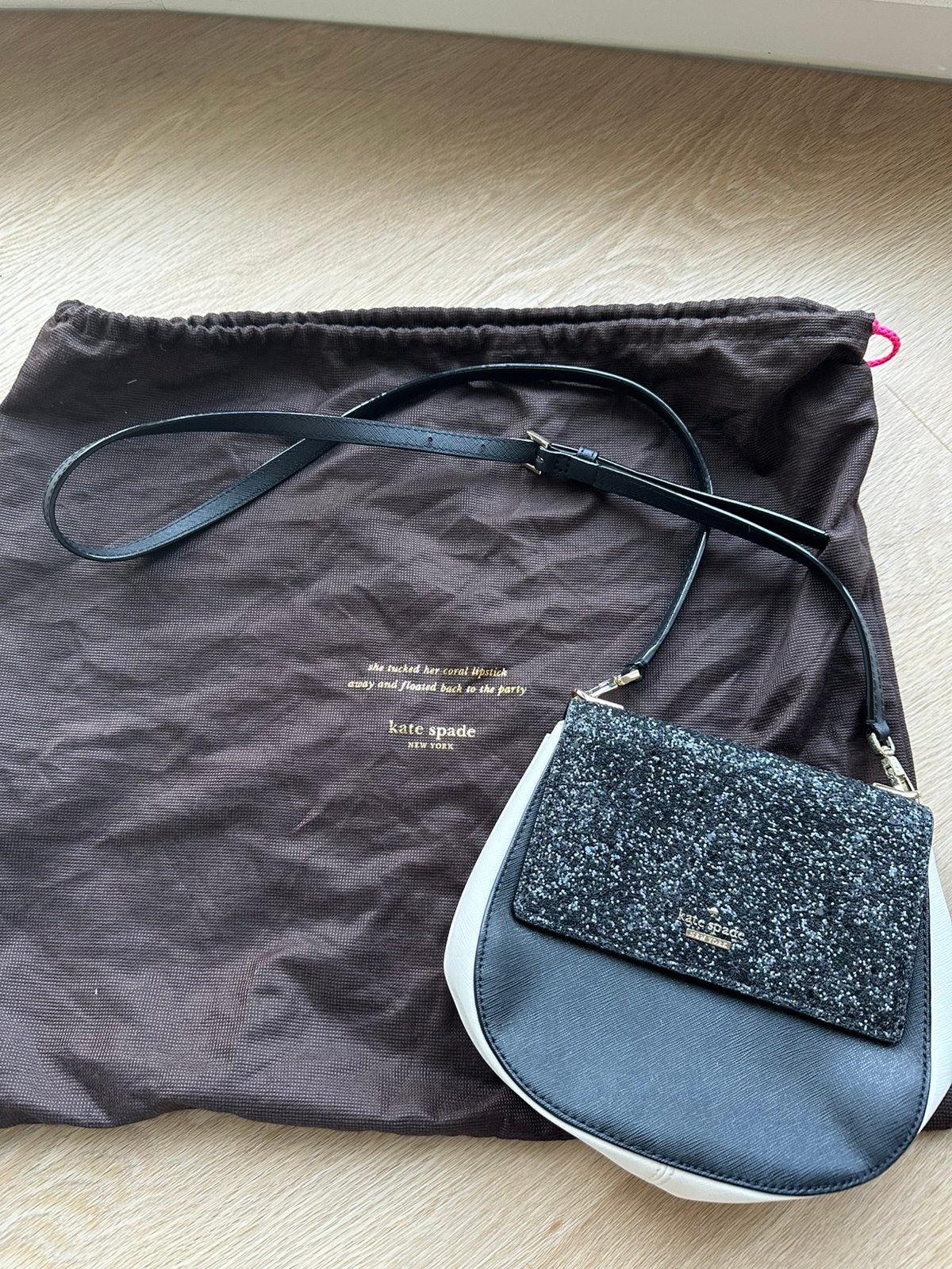 Kate Spade schoudertas zwart/wit/glitter, Ophalen of Verzenden, Zo goed als nieuw, Wit, Schoudertasje