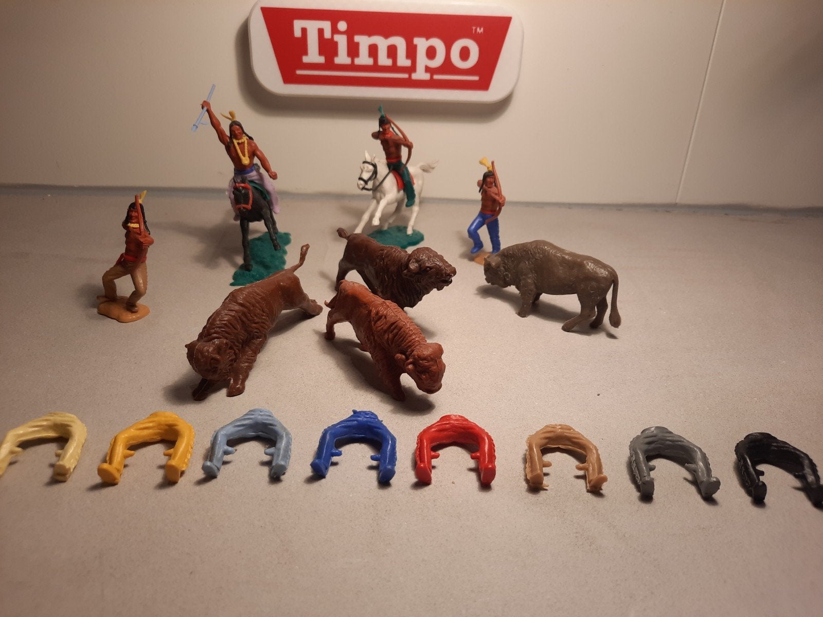 Timpo indianen met bizons, Ophalen of Verzenden