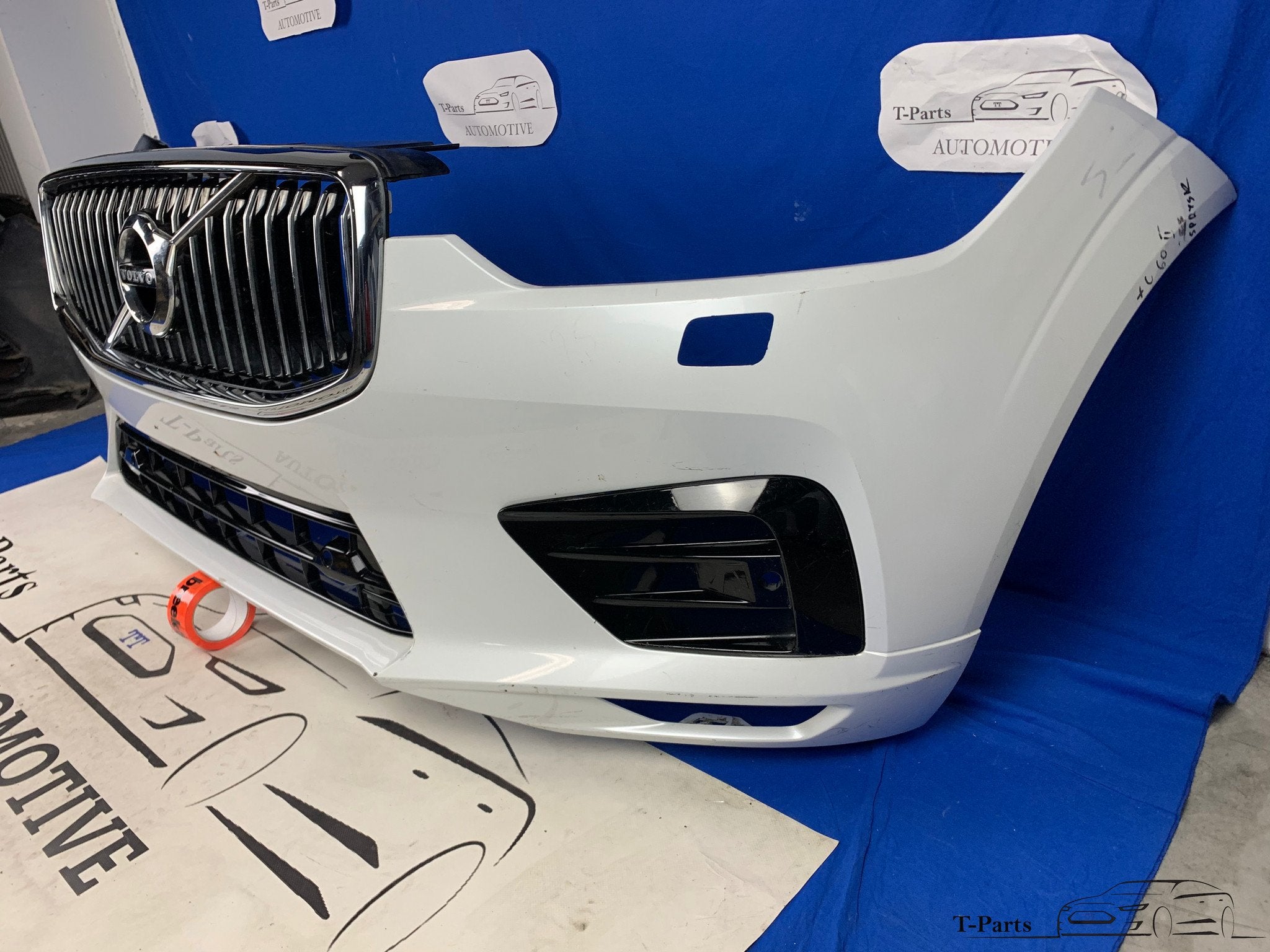 volvo XC60 voorbumper bumper grille xc 60 rooster, Gebruikt, Gunnar Engellaus vag 8
405 31  Gothenburg, SE, Info@volvocars.com