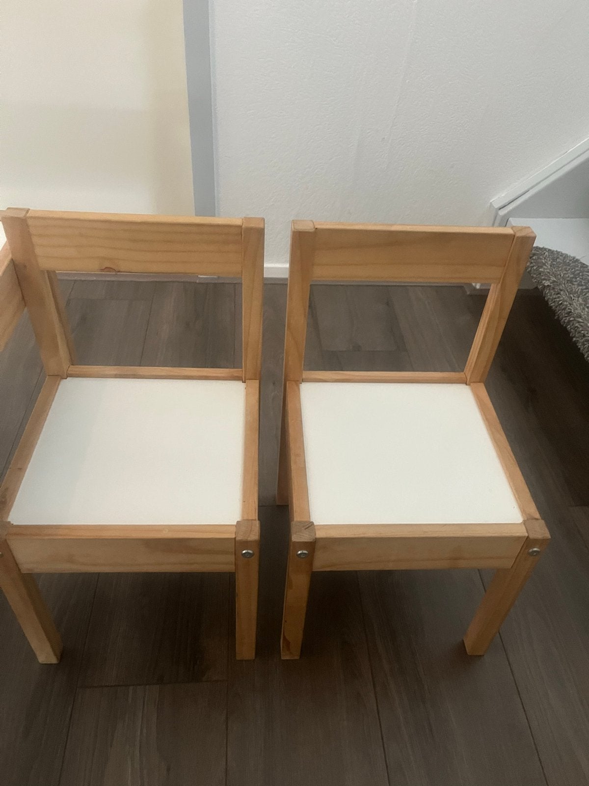 Houten kinderzitjes en tafelset, Ophalen, Gebruikt, Tafel(s) en Stoel(en)
