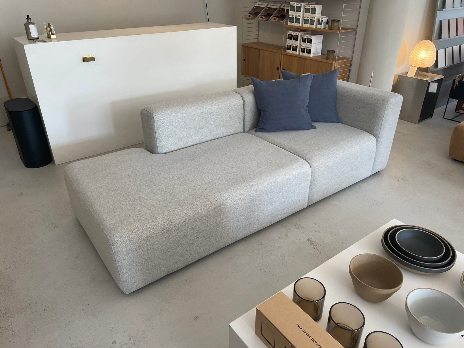HAY Mags bank licht grijs (nieuw), Huis en Inrichting, Banken | Sofa's en Chaises Longues, Ophalen, Nieuw, 75 tot 100 cm, Stof