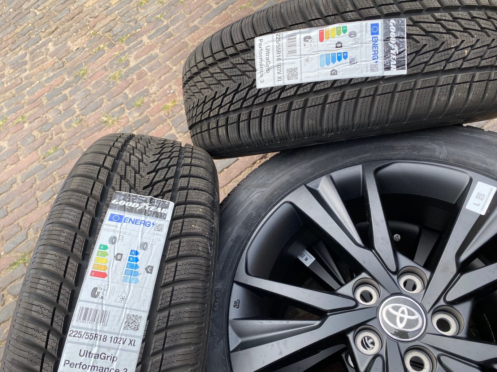 NIEUWE zwarte 18” Toyota CHR 2025 velgen TPMS winterbanden, Auto-onderdelen, Banden en Velgen, 18 inch, Banden en Velgen, Nieuw