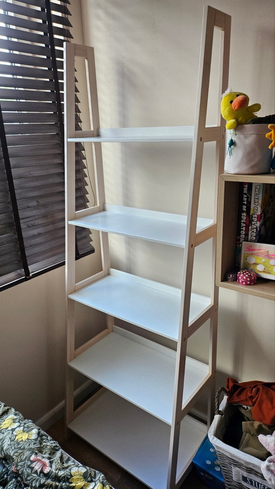 mooie ruime ladderkast leenbakker, Huis en Inrichting, Ophalen, Zo goed als nieuw, 25 tot 50 cm