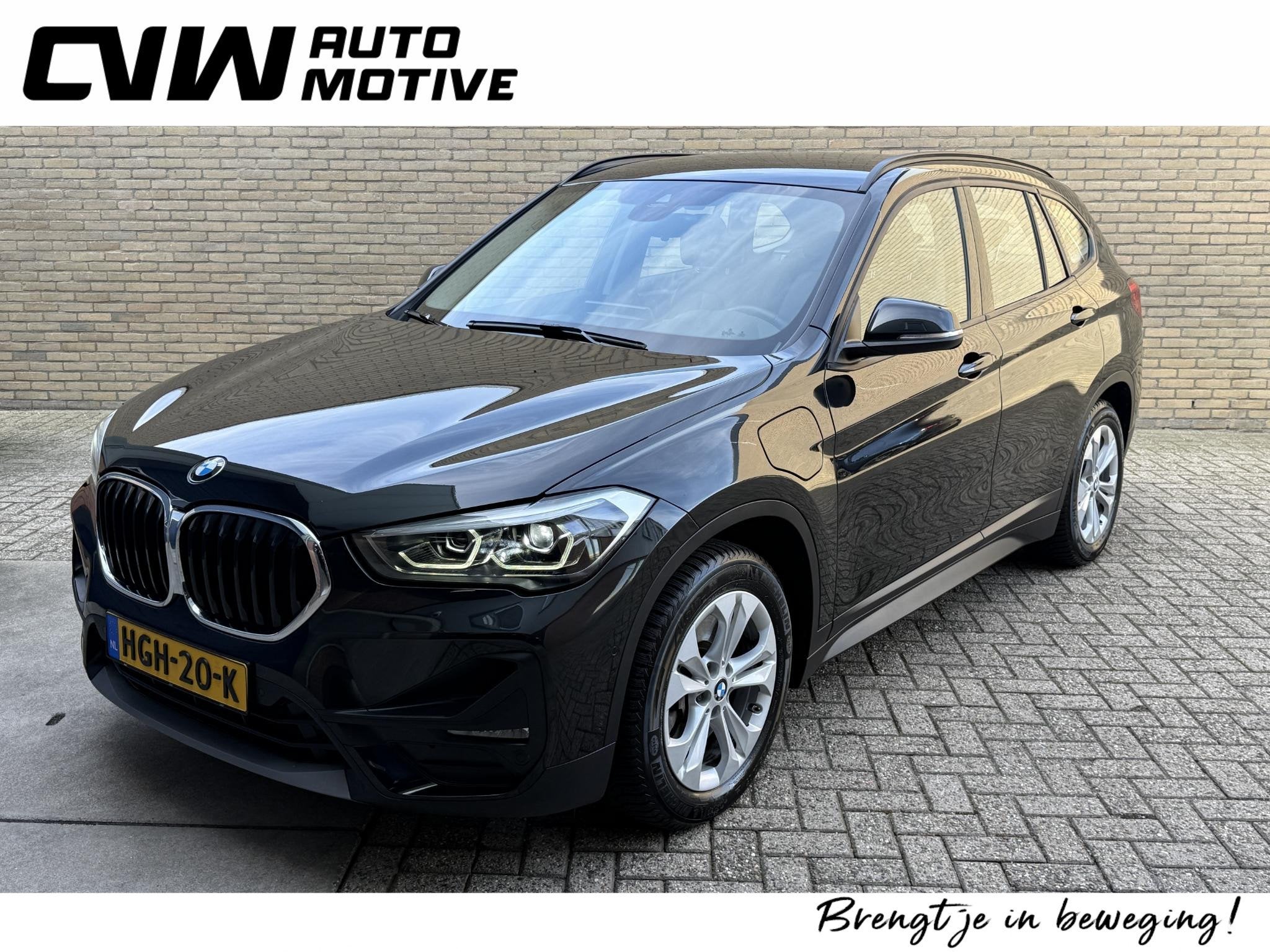 BMW X1 xDrive25e 220pk | Leder | Navigatie | LED | Cruise co, Auto's, Gebruikt, Zwart, Plug-in hybride, Bedrijf