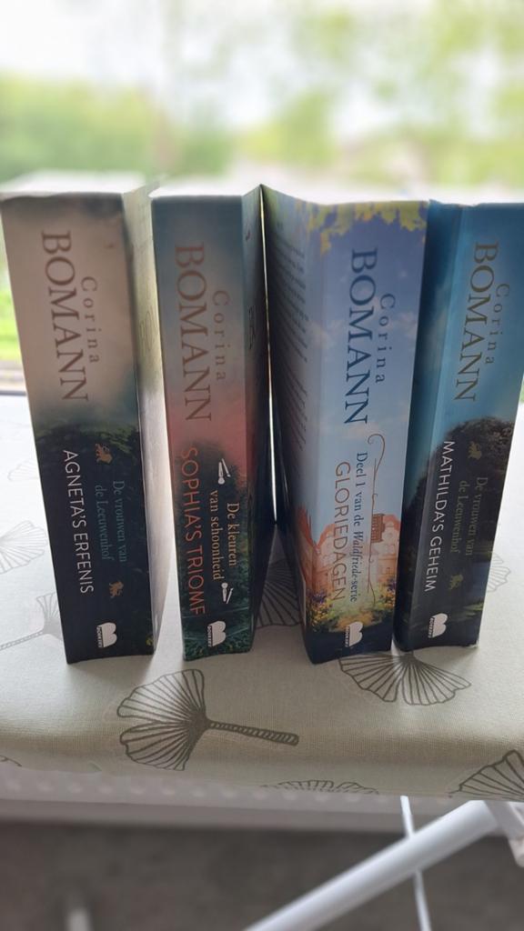 4 boeken van  Corina Bohmann, Ophalen, Zo goed als nieuw