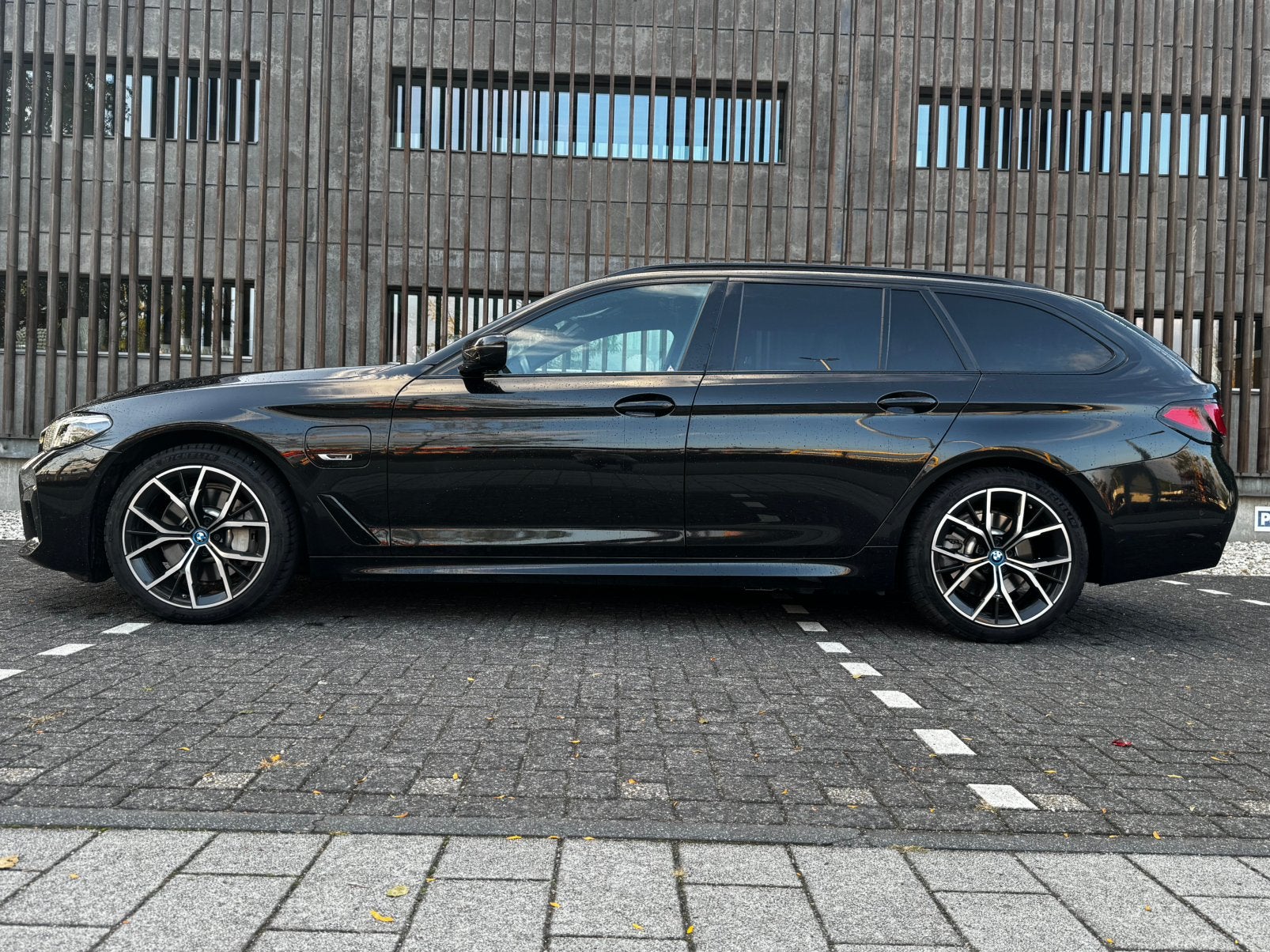 BMW 5-Serie M sport 530e 292pk Xdrive Aut 2022 Zwart, Automaat, 1935 kg, Zwart, 4 cilinders