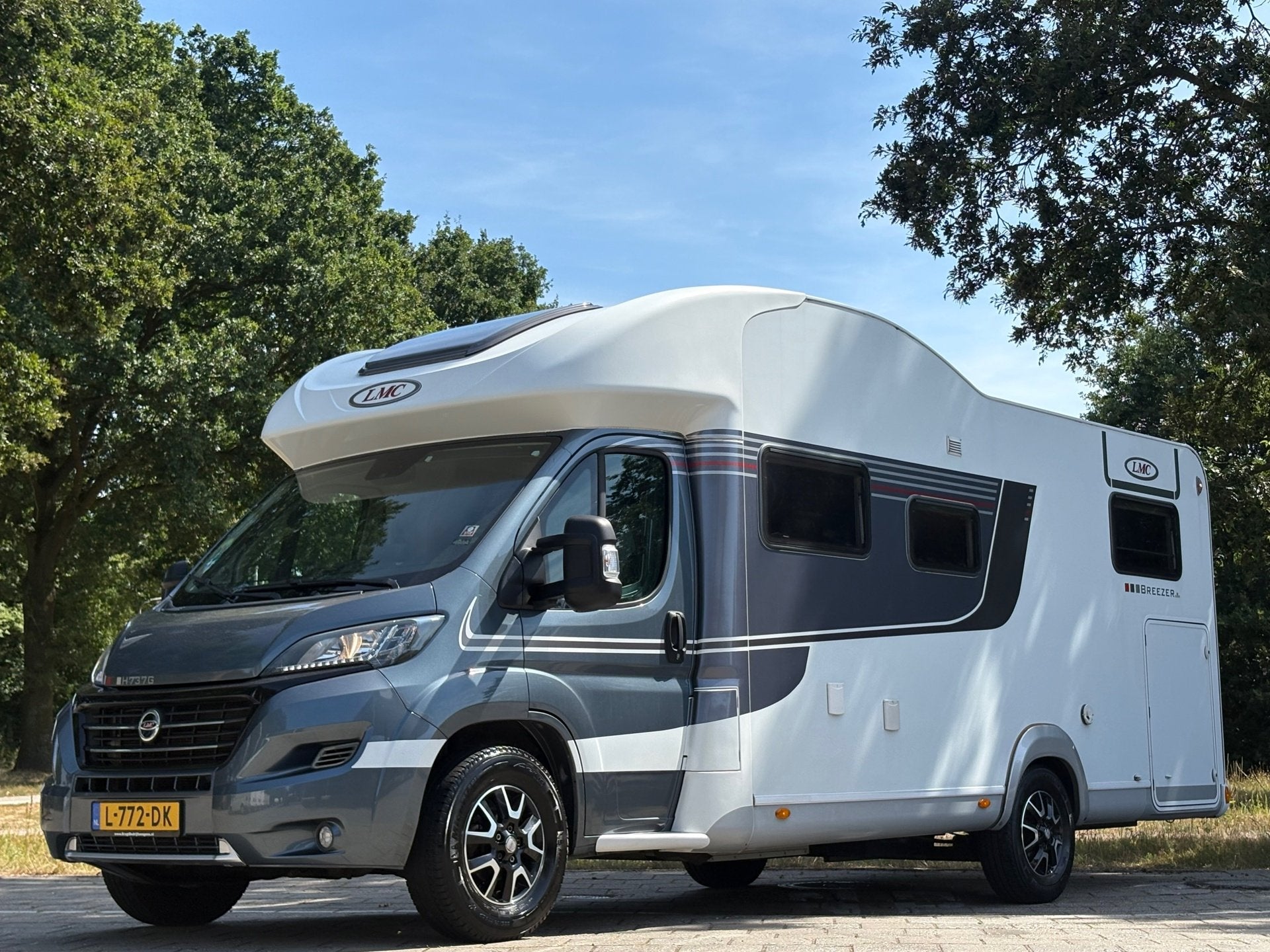Lmc H737 |CAMPER|150PK|Automaat|EURO6|cruise|airco|achteruit, Caravans en Kamperen, Campers, Automaat, Dakluik, Bedrijf, Diesel