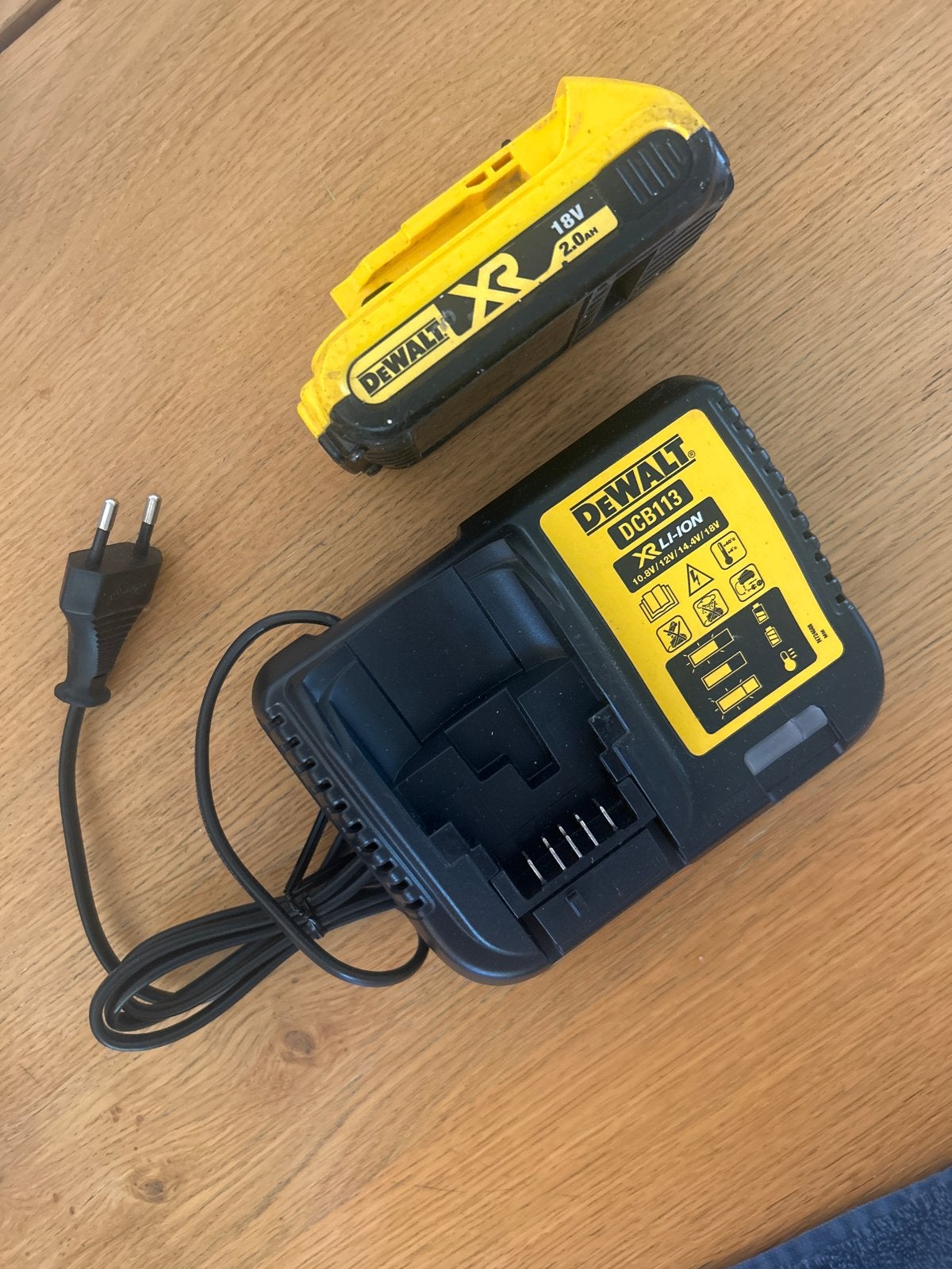 DeWalt DCB113 Oplader met 18V 2.0Ah Accu, Doe-het-zelf en Verbouw, Gereedschap | Boormachines, Gebruikt, Overige typen, Ophalen of Verzenden