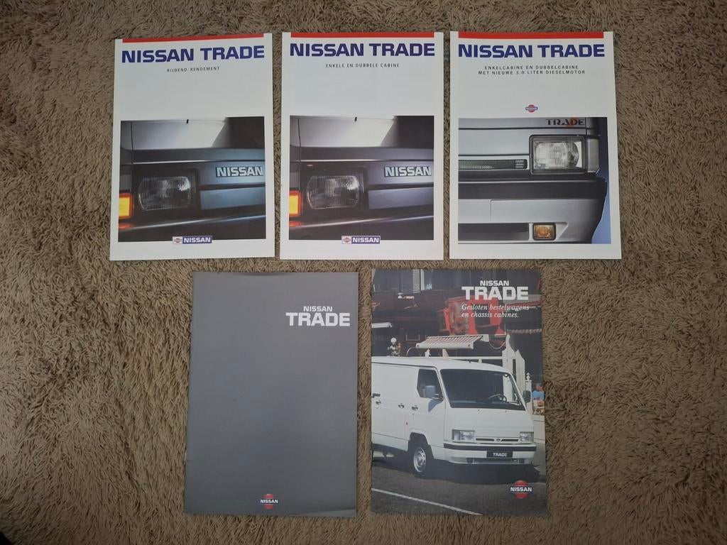 Lot autofolders Nissan Trade, Verzenden, Zo goed als nieuw, Nissan