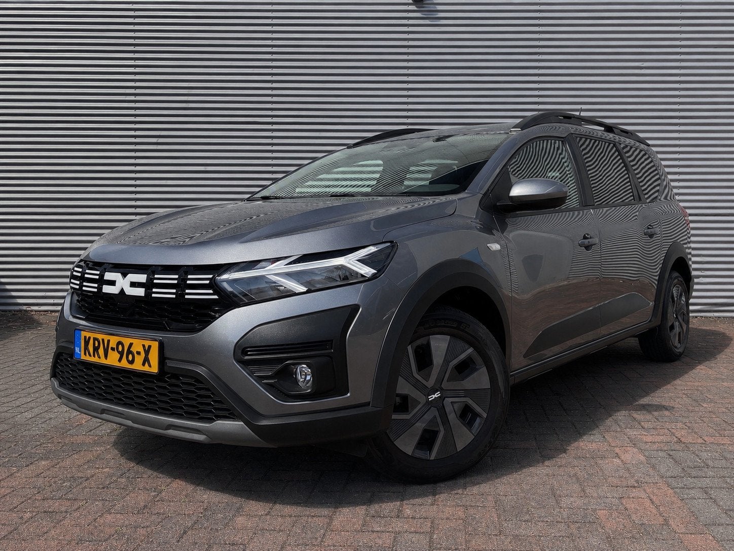 Dacia Jogger 1.0 TCe Carplay Cruise Led navi Camera BJ 2024, Auto's, Voorwielaandrijving, Stof, Zwart, Met garantie (alle)
