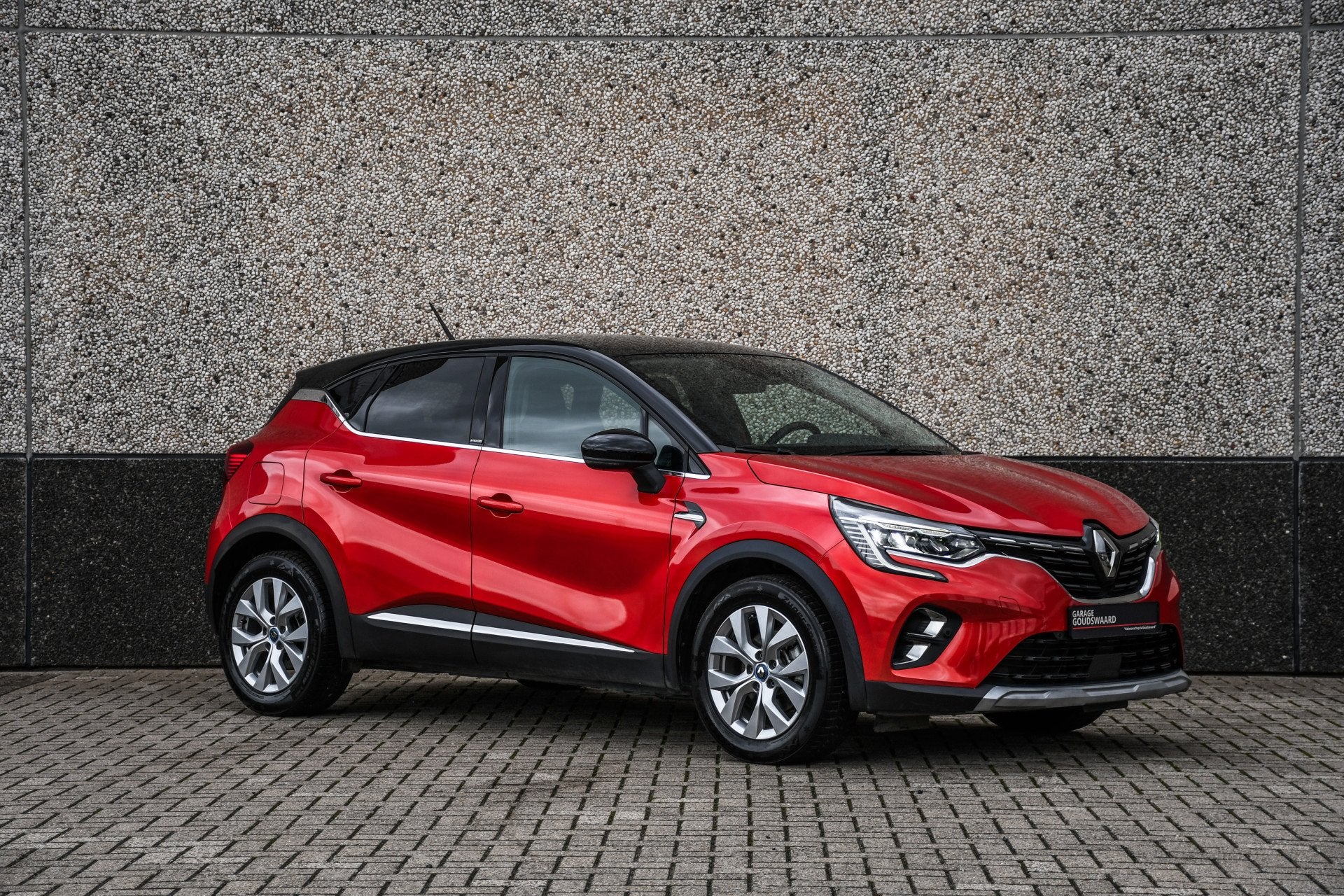 Renault Captur 1.6 E-Tech Plug-in Hybrid 160 Intens, Gebruikt, Zwart, 4 cilinders, 160 pk