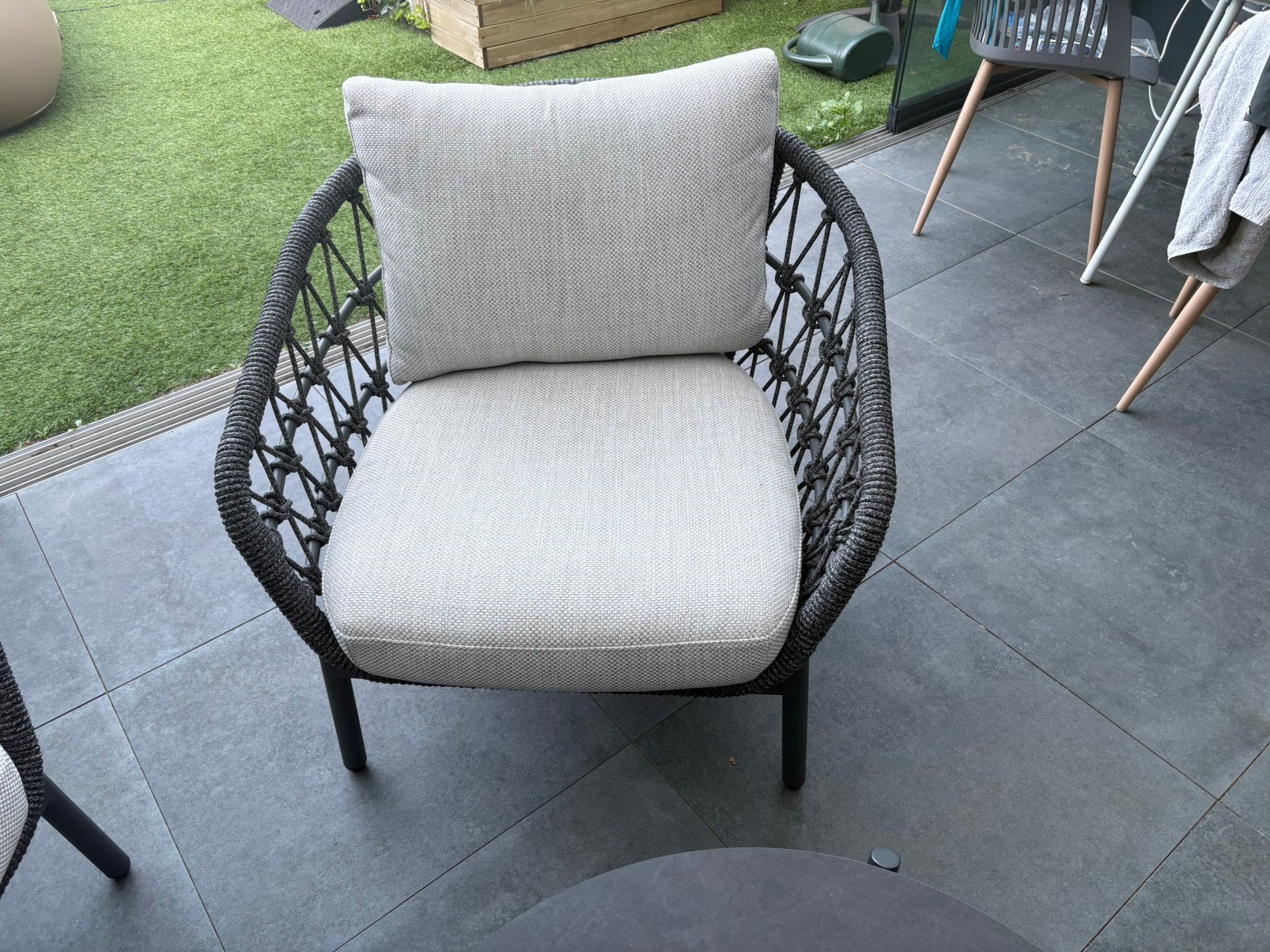 Loungeset bank met 2 fauteuils en hocker 1 jaar oud nieuwst., Ophalen, 5 zitplaatsen, Bank, Aluminium