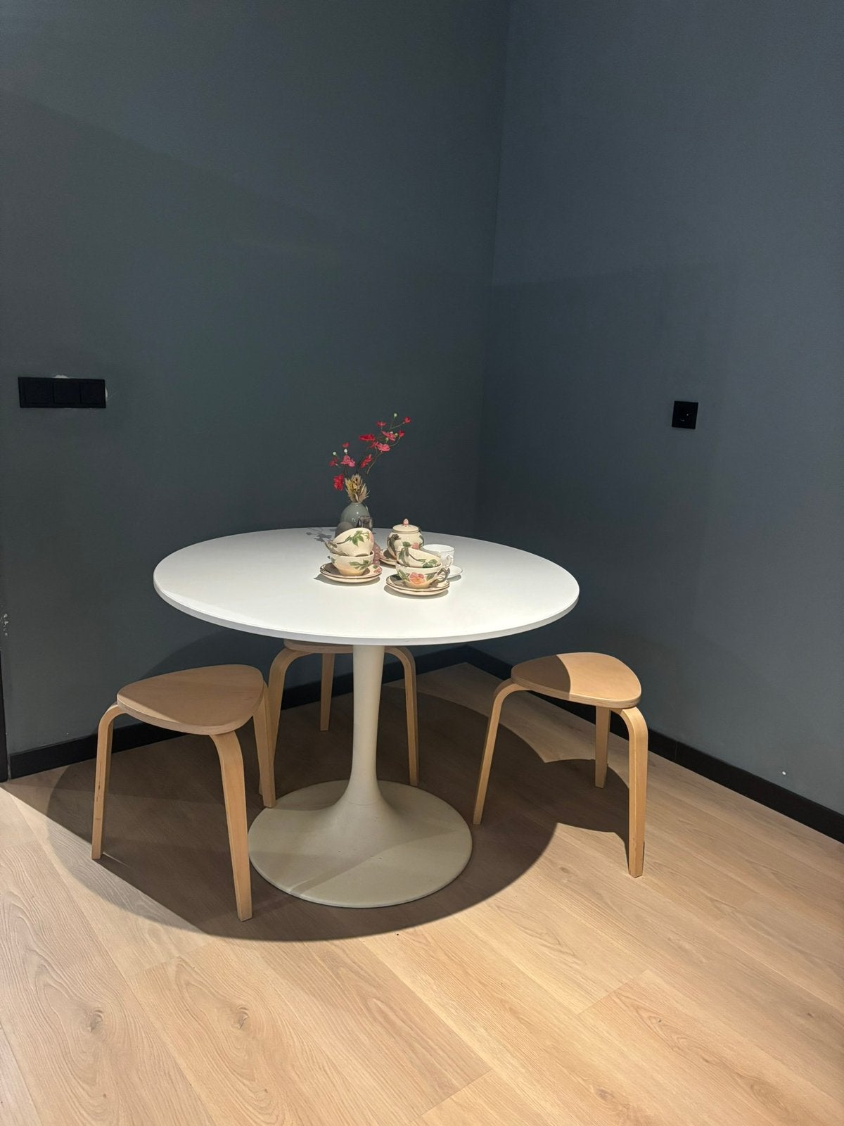 IKEA WITTE RONDE TAFEL (zo snel mogelijk weg), Ophalen, Zo goed als nieuw, Rond, 100 tot 150 cm