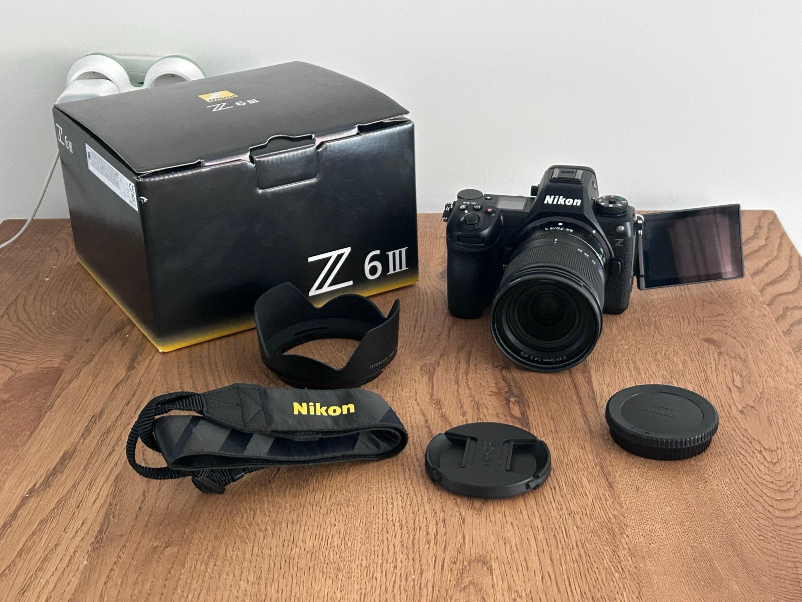Nikon Z6 III met NIKKOR Z 24-70mm f/4 S - 758 clicks factuur, Beeldstabilisatie, Ophalen of Verzenden, Zo goed als nieuw, Accu