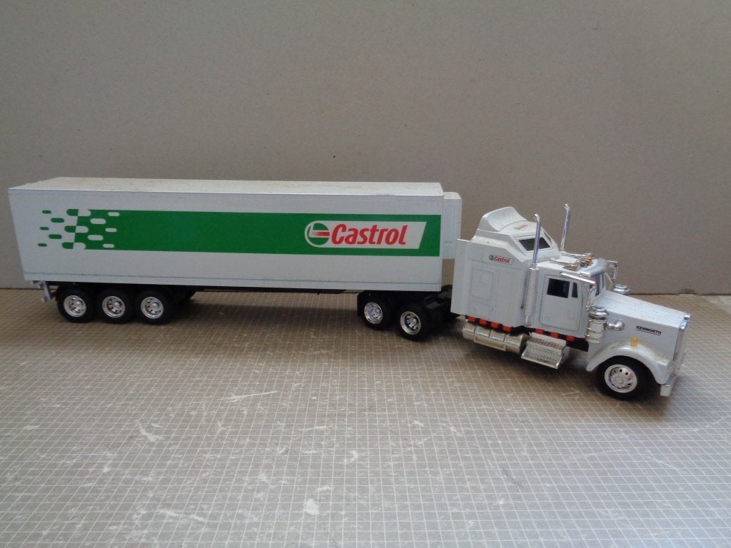 kenworth met castrol trailer, Hobby en Vrije tijd, Modelauto's | Overige schalen, Ophalen of Verzenden, Zo goed als nieuw, Auto