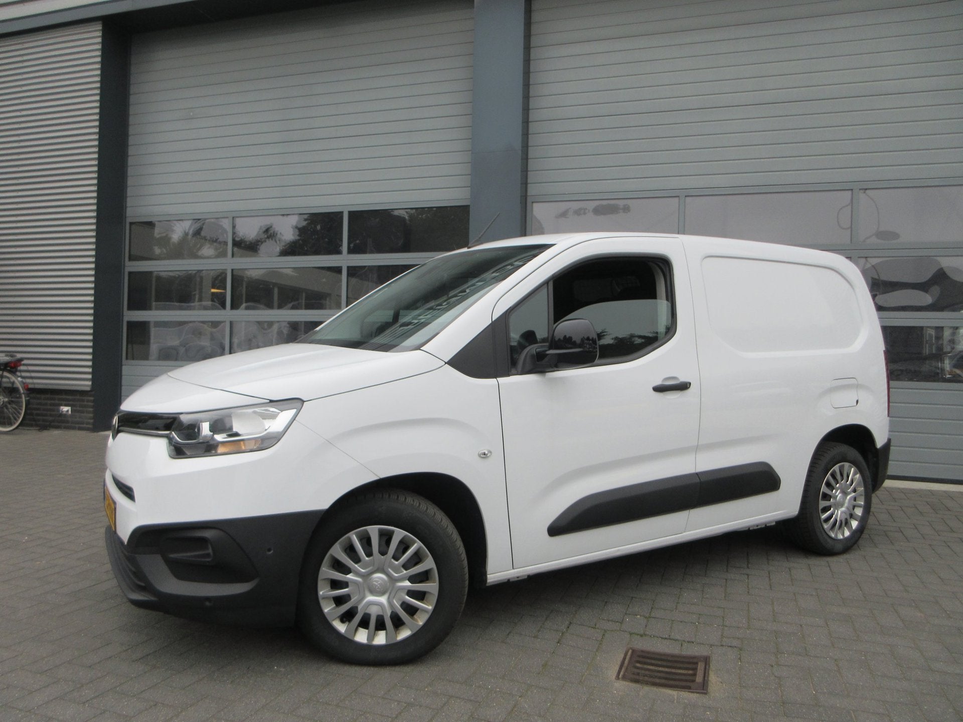 Toyota PROACE CITY 1.5 D-4D Live, 102pk Euro 6, Airco, PDC,, Voorwielaandrijving, Gebruikt, 4 cilinders, Wit