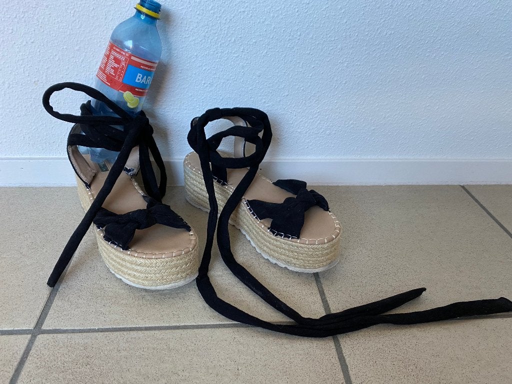 z g a nieuwe Bellucci zwarte fluwelen espadrille sandalen 39, Kleding | Dames, Zwart, Ophalen of Verzenden, Zo goed als nieuw