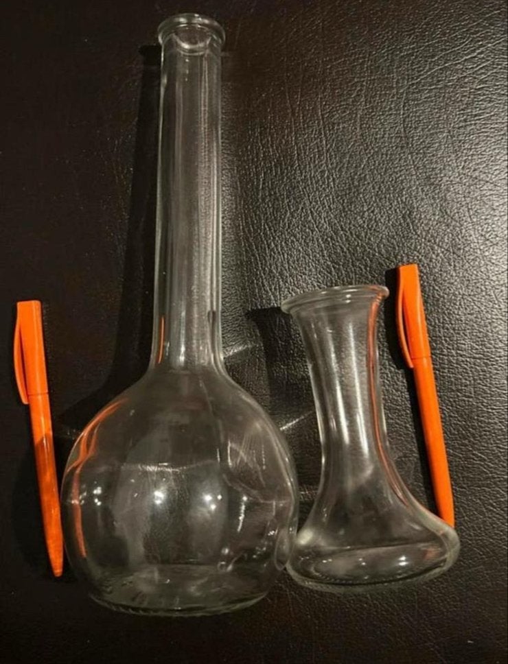 2  glazen vazen/flessen - decoratief, Ophalen