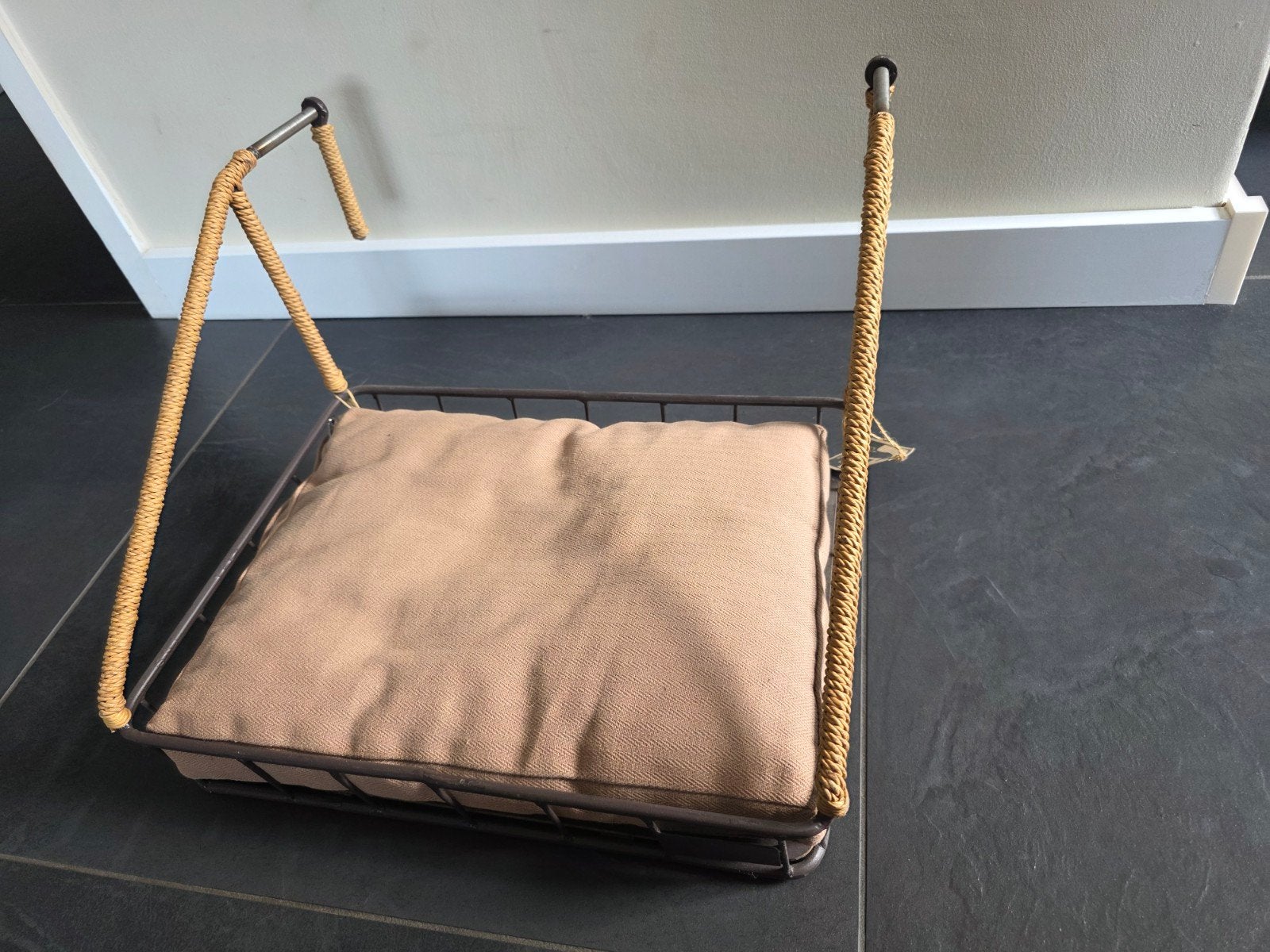 Designed by Lotte katten radiator mand / hangmand – zo goed, Ophalen of Verzenden, Zo goed als nieuw