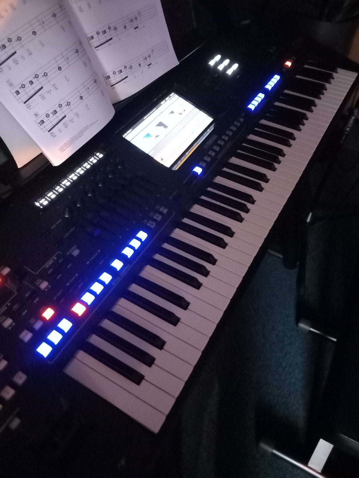 Genos(1), Ophalen, Yamaha, Zo goed als nieuw, Aanslaggevoelig