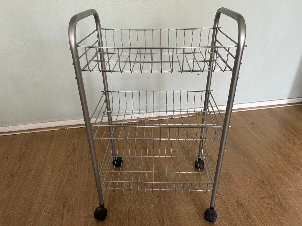 Small storage shelf with wheels, Ophalen, Zo goed als nieuw