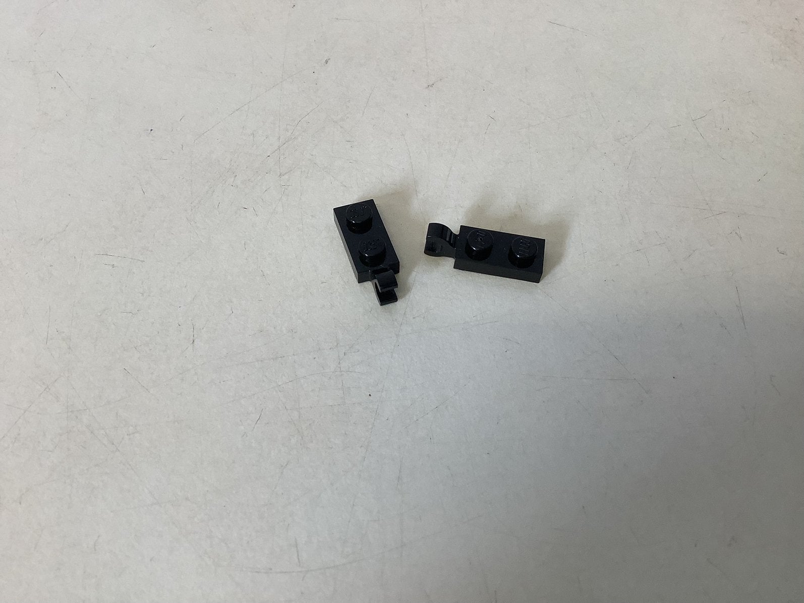 Lego plaat aangepast 1x2 met clip aan uiteinde zwart, Ophalen of Verzenden, Gebruikt, Losse stenen, Lego