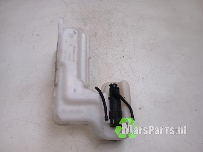 Ruitensproeiertank voor van een Volkswagen T-Cross, Gebruikt, -, Volkswagen, -