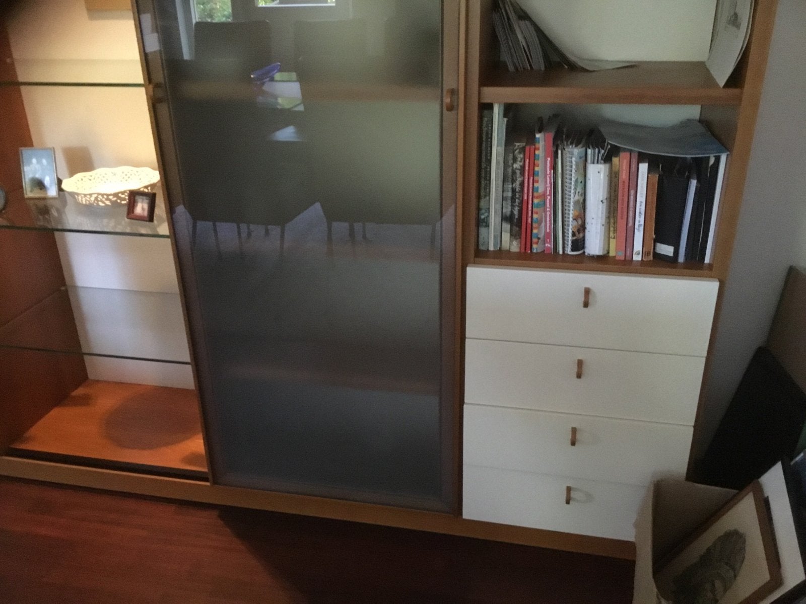 Italiaanse designkast met glazen deuren en veel opbergruimte, Ophalen, 200 cm of meer, Met lade(s), 25 tot 50 cm