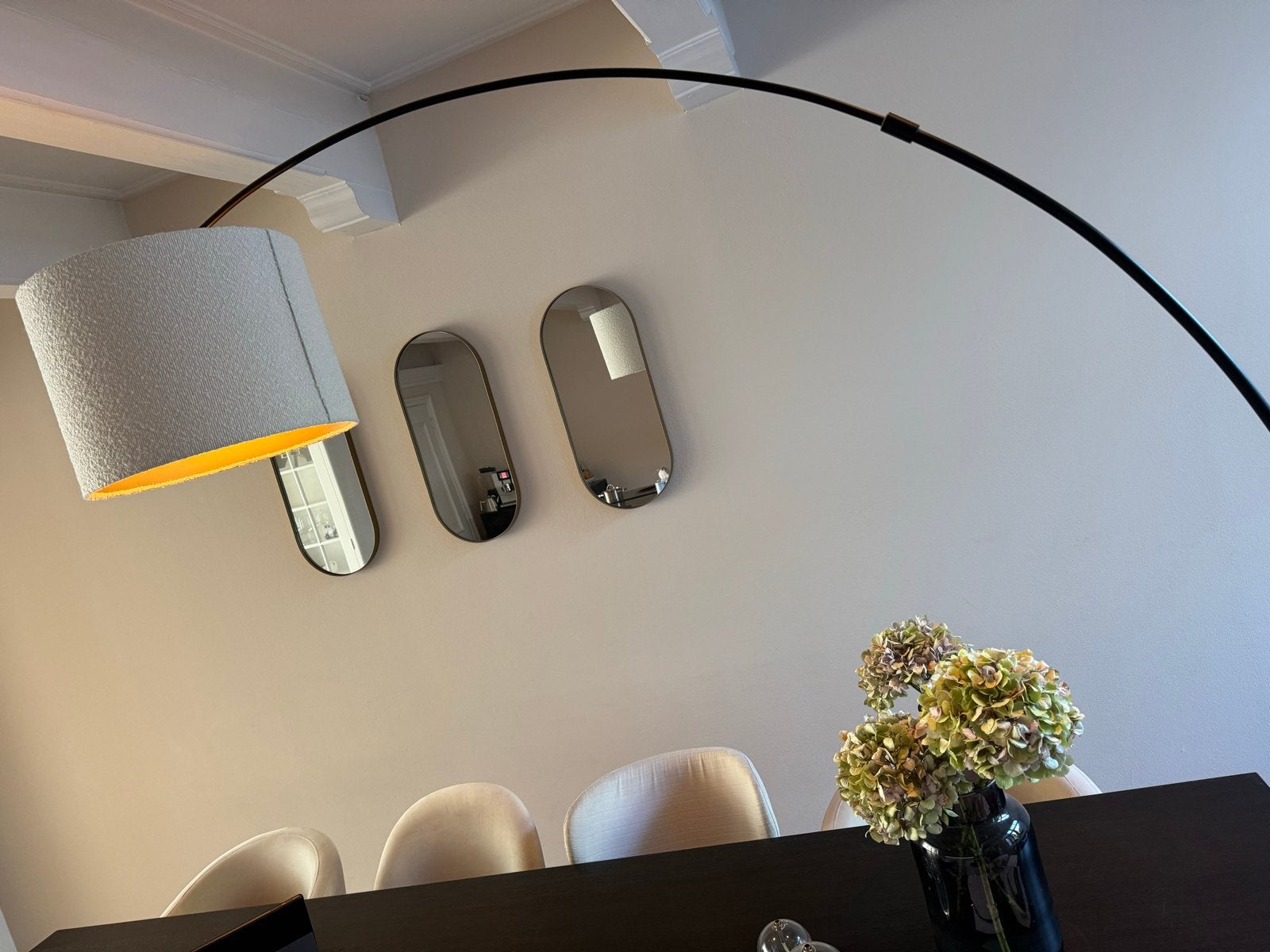 Moderne booglamp met stoffen kap - Zwart/beige, Huis en Inrichting, Ophalen, 200 cm of meer, E27 (groot), Zo goed als nieuw
